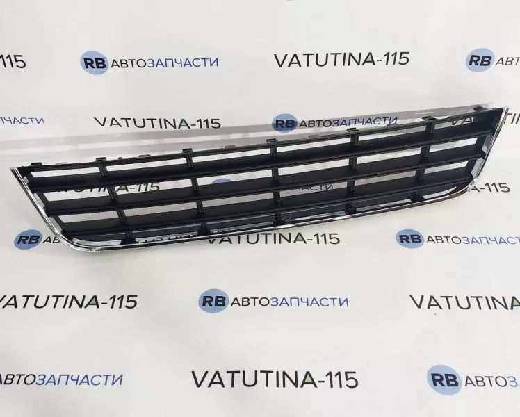 KH9517996 Решітка в бампер центр. +хром.