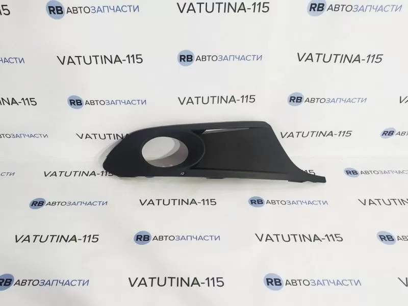 FP7430912 Решітка бампера з тум. R