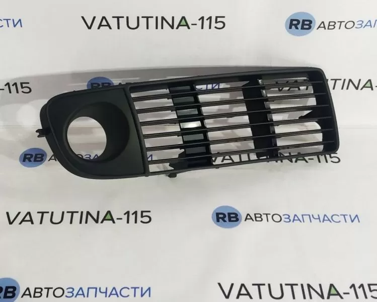 4B0807682M01C Решітка бампера R