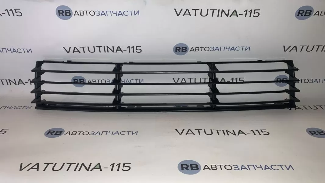 PVW99023GA Решітка в бампер центр.