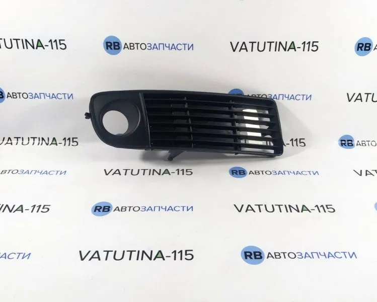 130077910 Решітка бампера R - 4B0807682H01C