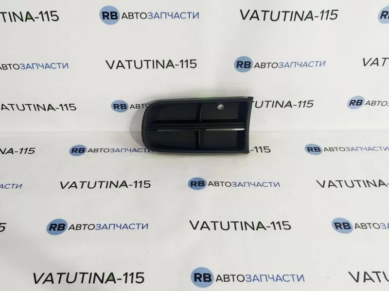 5J08076819B9 Решітка бампера L під треуг. против.