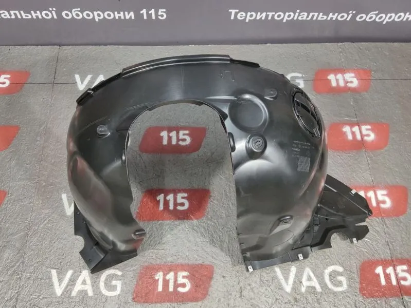 657809957D Підкрилок передній L