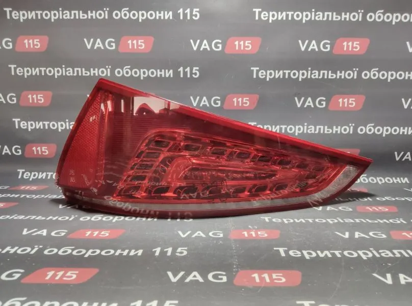 8R0945094B-BU Ліхтар задній R LED