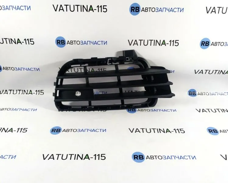 7P68546629B9 Решітка бампера R + парктр.