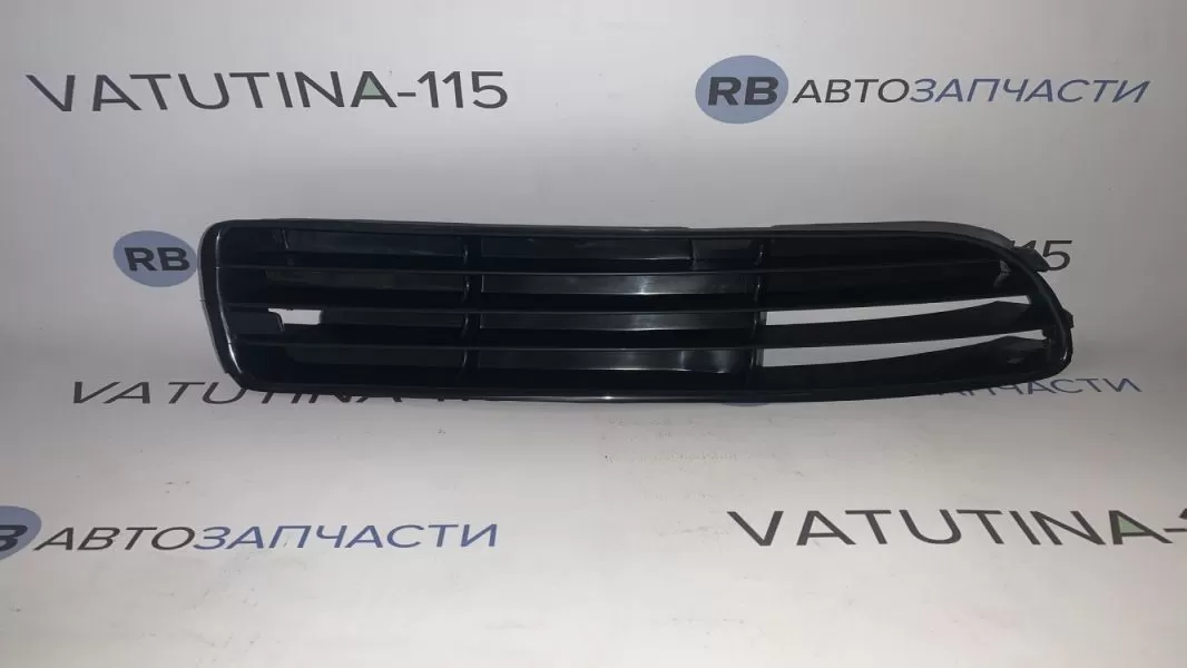 FP0018996 Решітка бампера R
