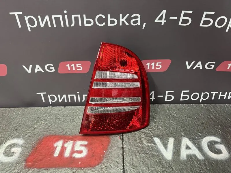 3U5945112 Фонарь задний R
