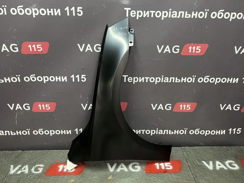 6504-04-7522312P Крило R - 5E0821106B