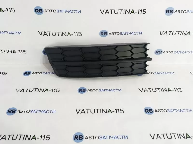 5JA8073689B9 Решітка бампера R -пр/тум.