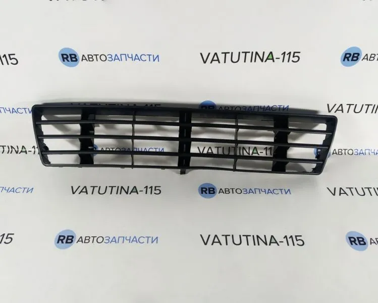 FP0014994 Решітка бампера центр.