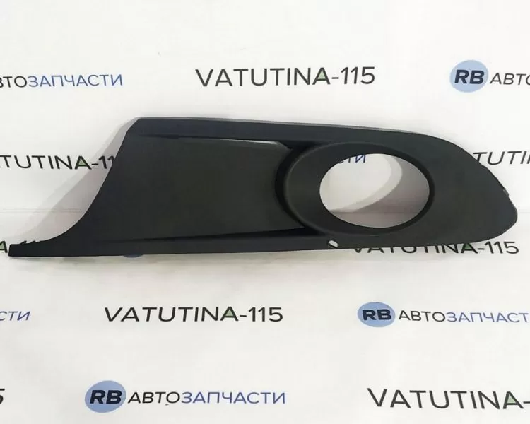 FP7430911 Решітка бампера з тум. L