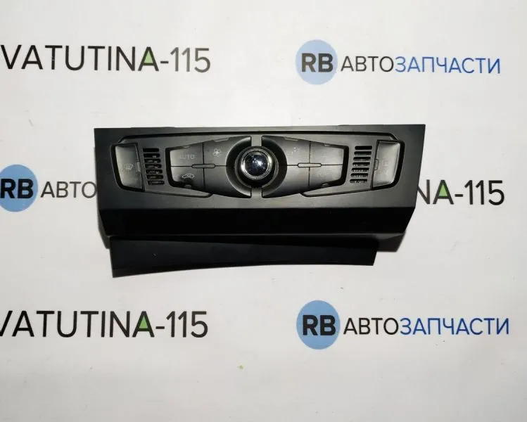 8T1820043T Блок управління кліматом