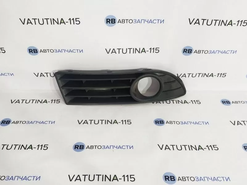 FP7408996 Решітка в бампер +туман. R