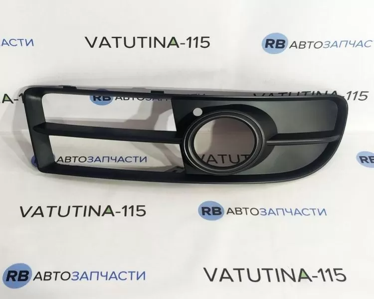 8E0807682F01C Решітка бампера R (S-line)