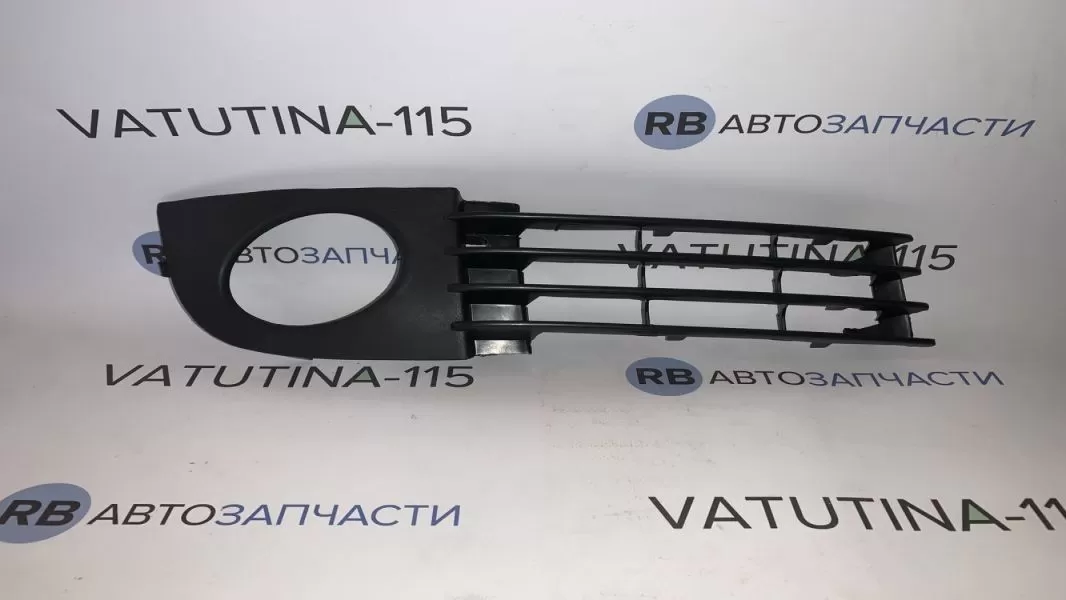 FP0014998 Решітка бампера R - 13272712