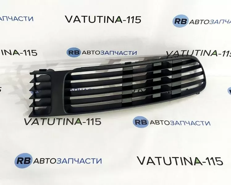 3B0853678BB41 Решітка бампера R