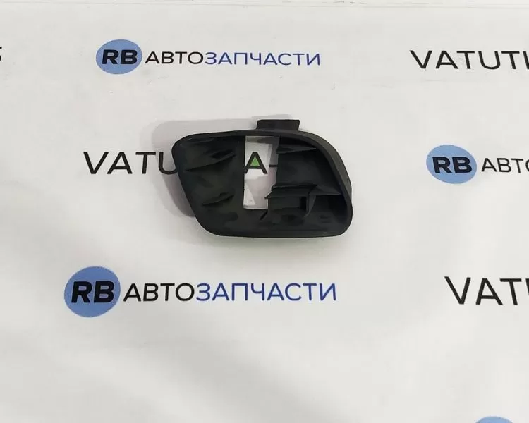 N180 Решітка бампера R