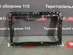 Панель передня