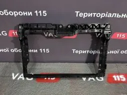 Панель передня