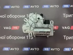 Електропривід дотяжки кришки багажника