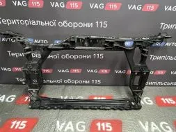 Панель передня
