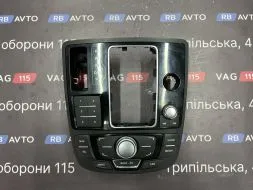 Панель керування мультимедійною системою