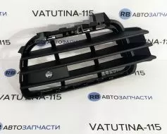 Решітка бампера R + парктр.