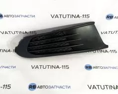 Решітка бампера R без отв. тум. - 6RU853666C