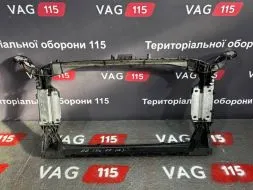 Панель передня