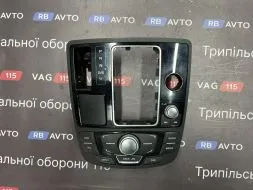 Панель керування мультимедійною системою