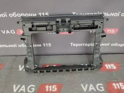 Панель передня