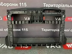 Панель передня